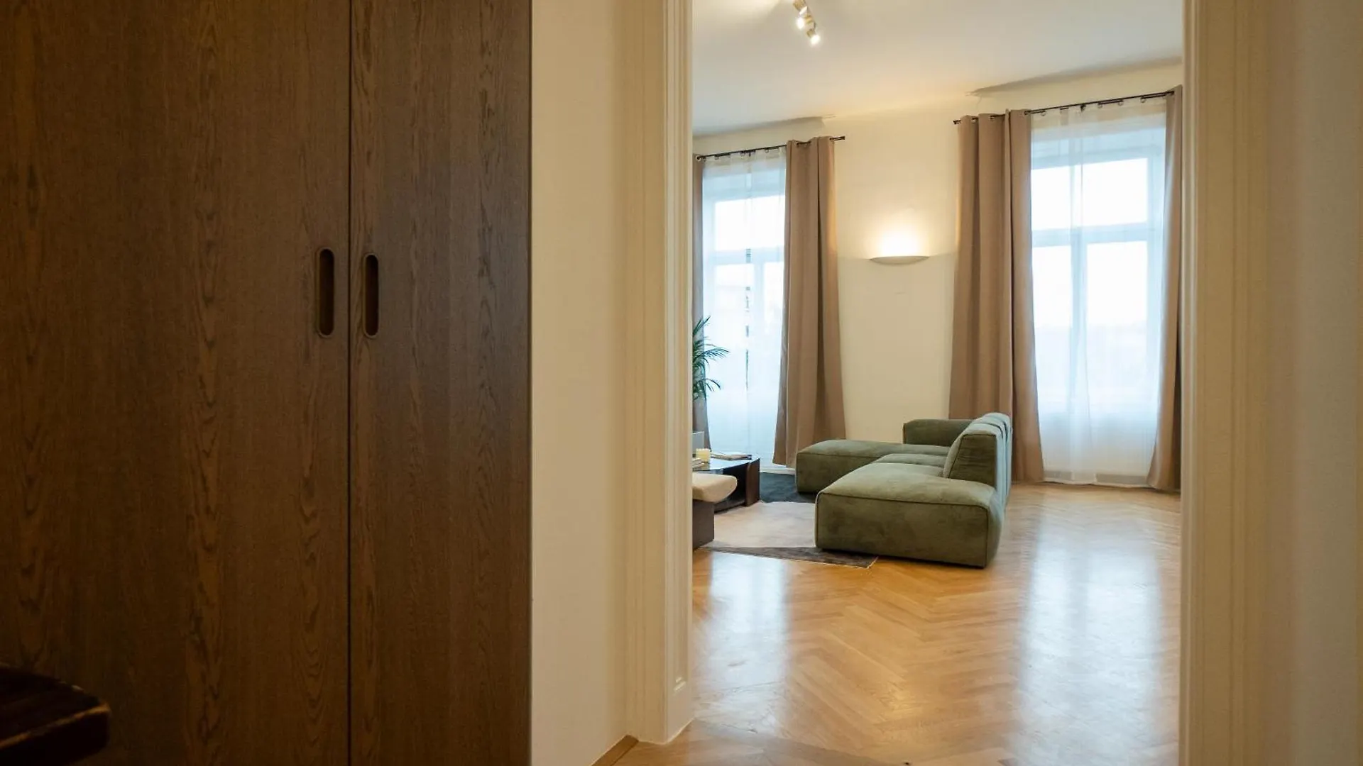 Chic 180M 3Br Apt Near Parliament, Self Check-In Wiedeń 0*,  Austria