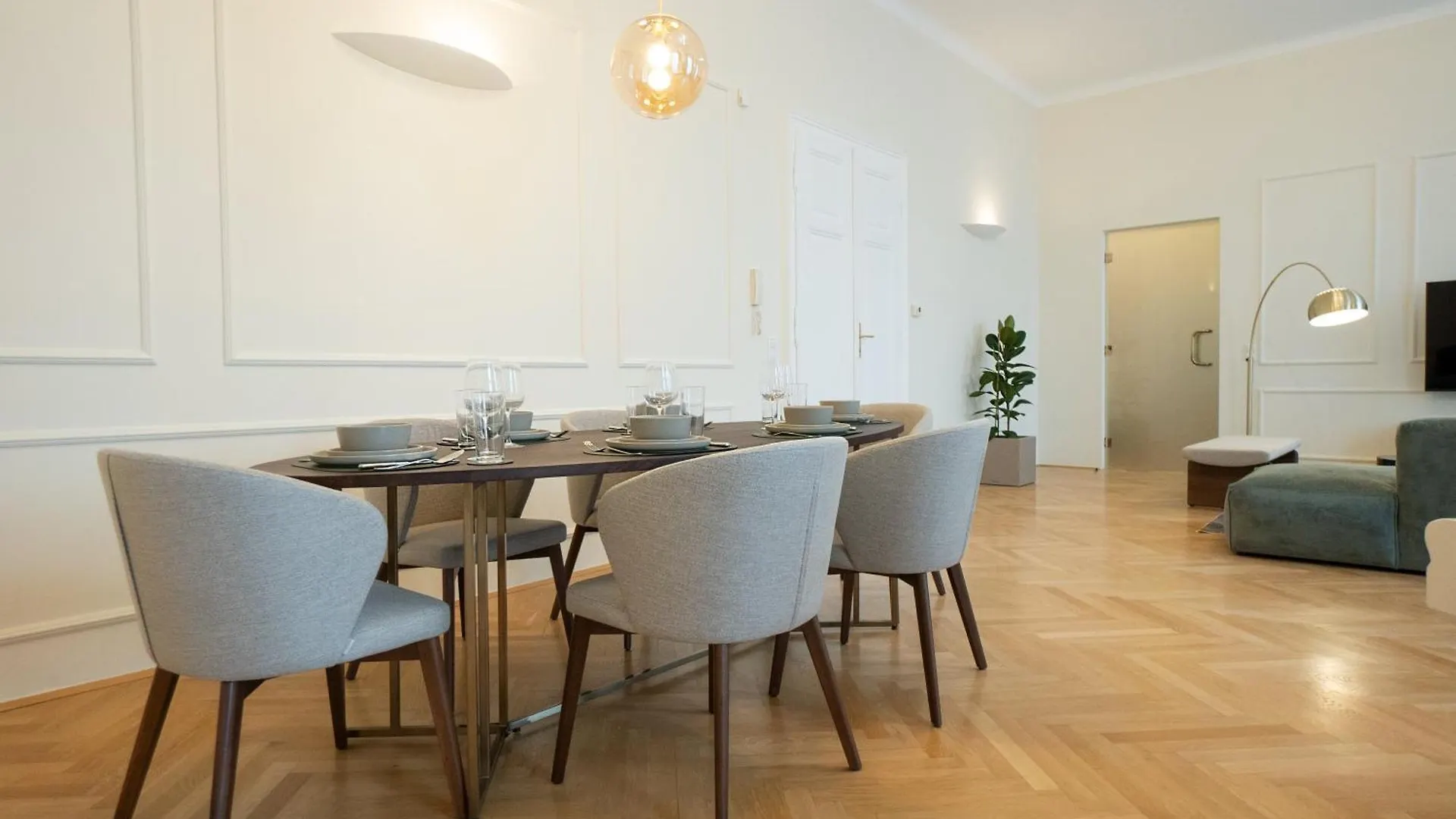 Chic 180M 3Br Apt Near Parliament, Self Check-In Wiedeń 0*,  Austria