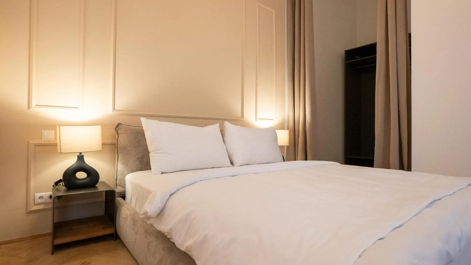 Chic 180M 3Br Apt Near Parliament, Self Check-In Vienna Austria