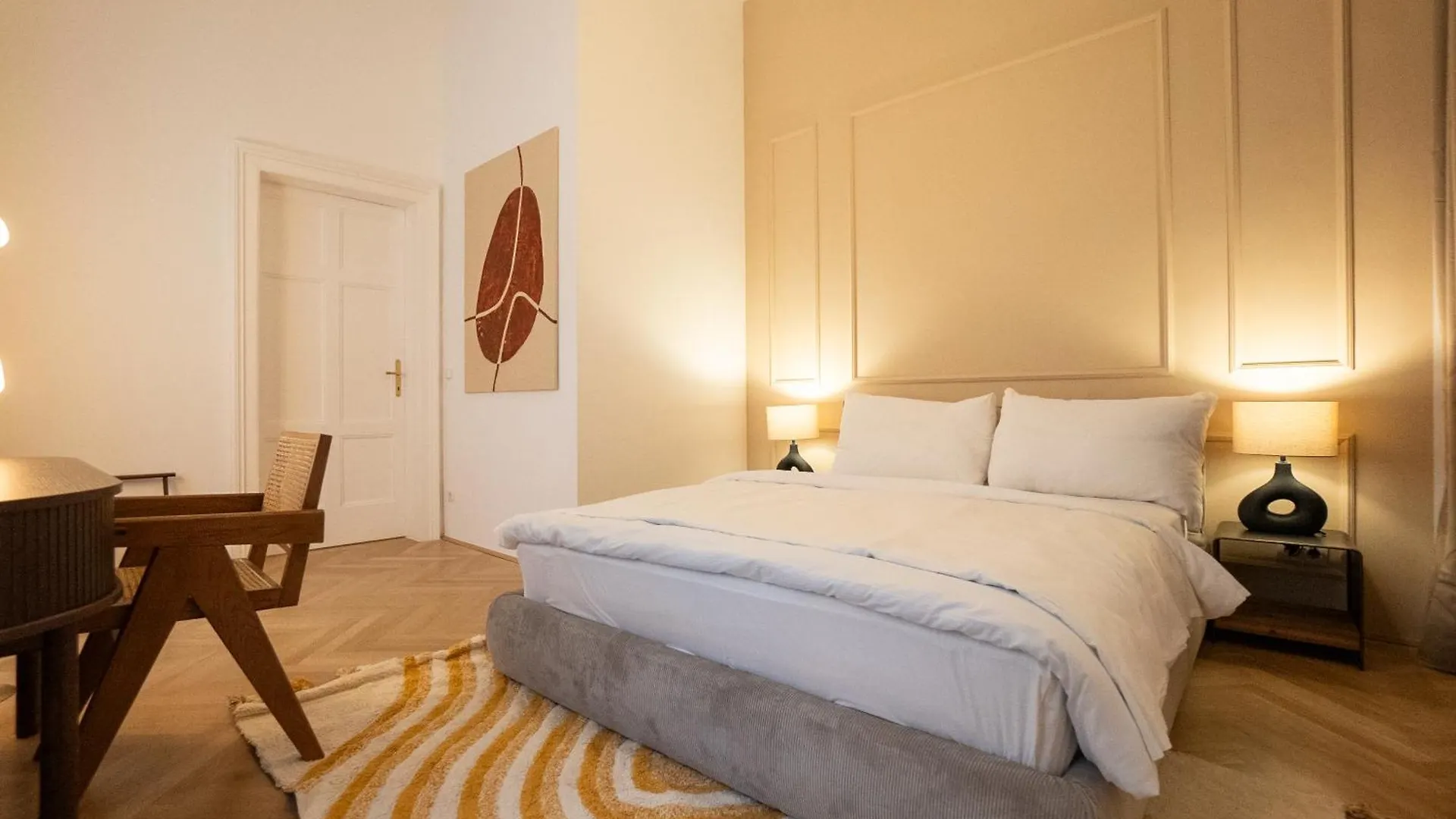 Chic 180M 3Br Apt Near Parliament, Self Check-In Vienna 0*,  Austria