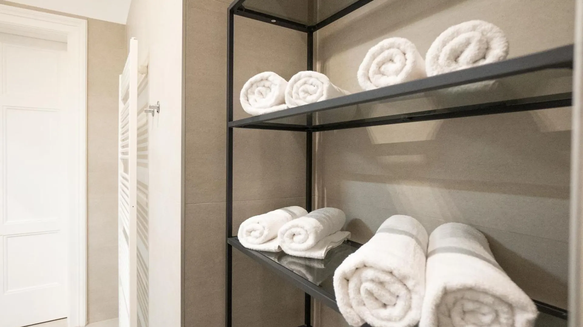 Chic 180M 3Br Apt Near Parliament, Self Check-In Vienna