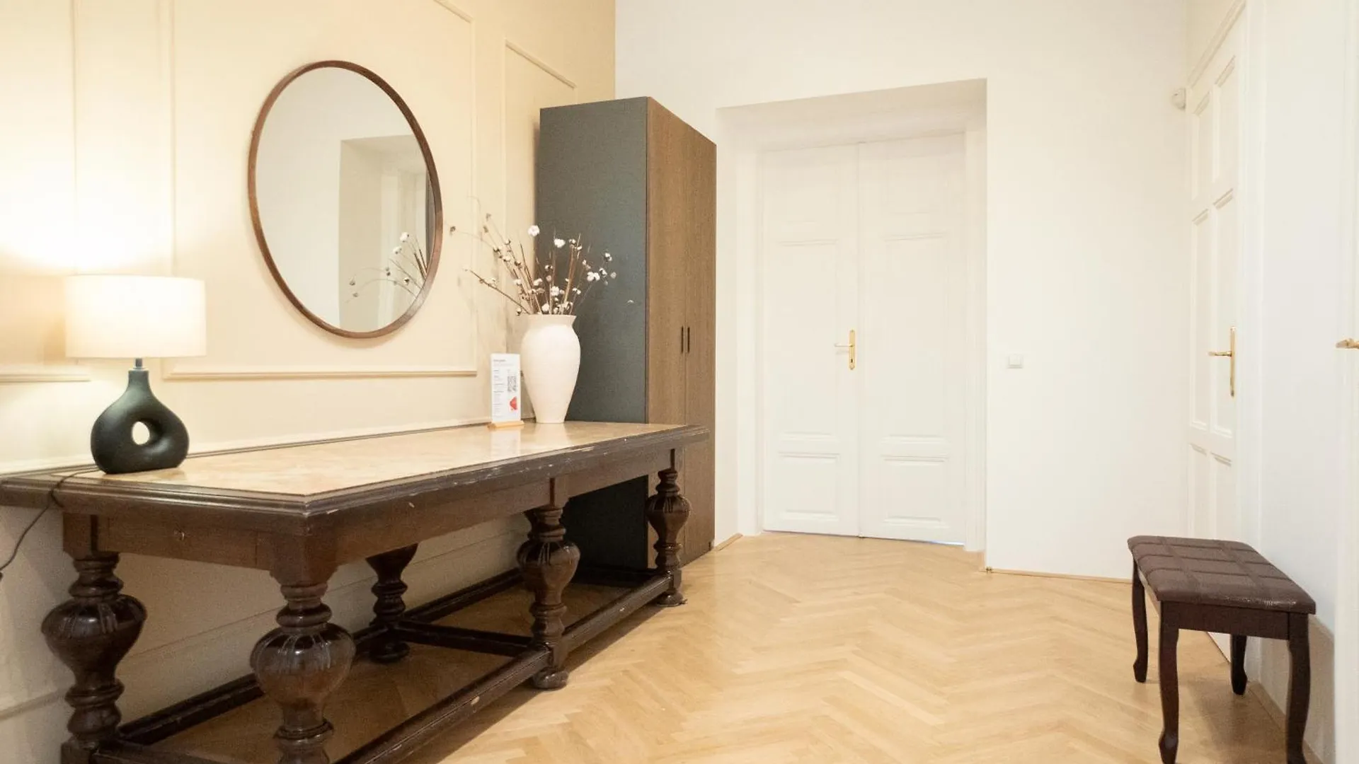 Apartment Chic 180M 3Br Apt Near Parliament, Self Check-In Vienna Austria