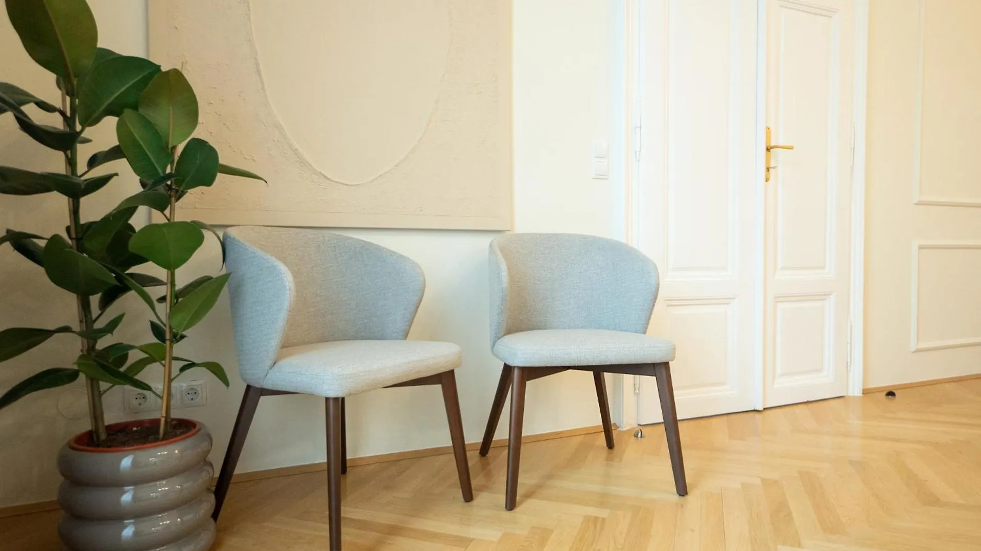 Chic 180M 3Br Apt Near Parliament, Self Check-In Vienna 0*,  Austria
