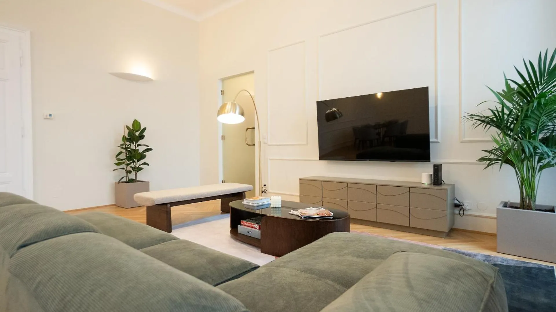 Chic 180M 3Br Apt Near Parliament, Self Check-In Vienna 0*,