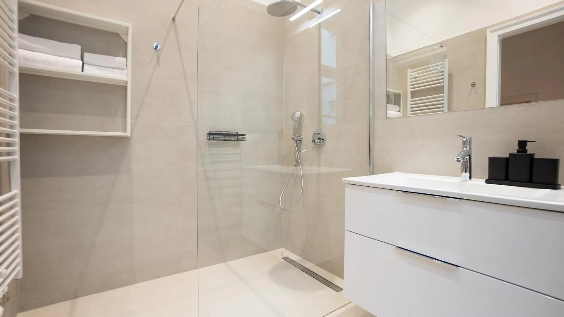 Chic 180M 3Br Apt Near Parliament, Self Check-In Vienna Apartment